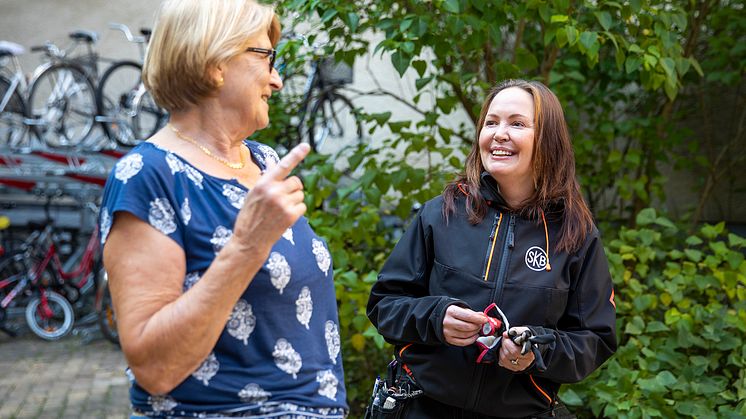 Alla SKBs kvarter har en egen fastighetsskötare på plats, något som ökar tryggheten för de boende. Foto: Karin Alfredsson