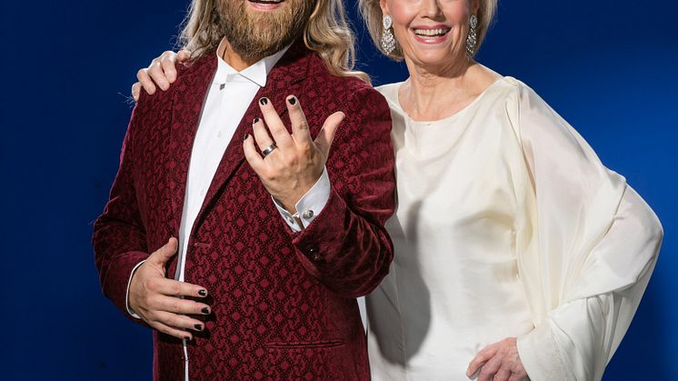 Rickard Söderberg och Arja Saijonmaa på sverigeturné med ”En Klassisk jul” -Storslagen opera möter finsk tango!