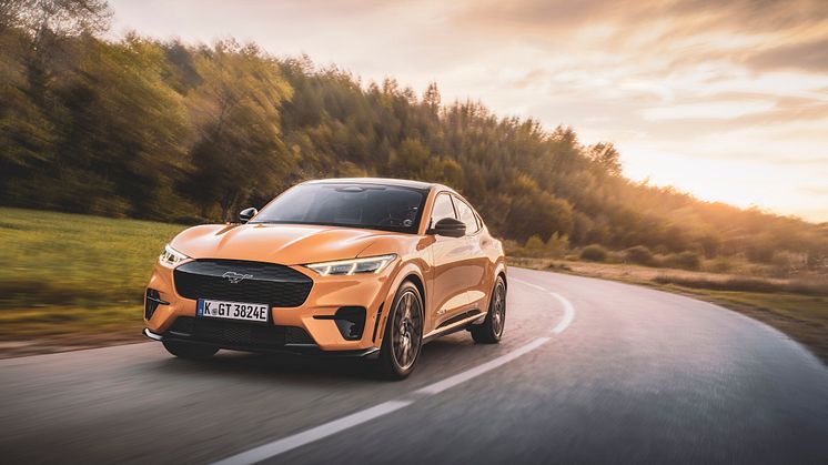 Ford ökar produktionen av Mustang Mach-E och sänker priserna. 
