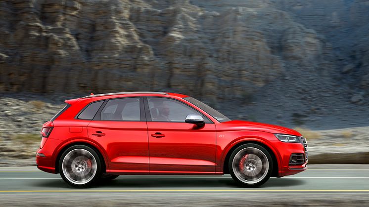 Audi SQ5 TFSI i misano red