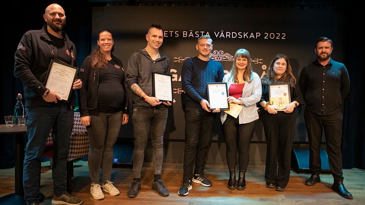 Vinnarna av årets priser. Från vänster: HaMa Adventures (Årets nytänkare), Närcon (Årets Hållbara), Espresso House (2:a bästa värdskap), Holy Greens (3:a bästa värdskap). Galleri blå (1:a värdskap) saknas på bilden. 