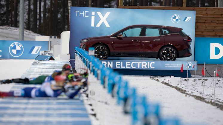 BMW iX på standplass