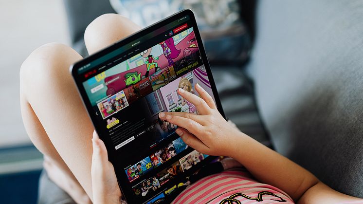 Vissa fritidshem flätade samman elevernas medieintresse med resten av verksamheten. Elever och personal kom överens om vilka sajter och appar som var tillåtna, andra var ute och letade Pokémon-figurer och målade eller pärlade på populära spel-tema.