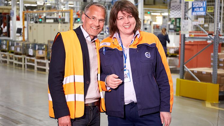 Sammy Tanhua, vd på Skövde Värmeverk och Lena Berqvist, platschef på Volvo Cars i Skövde. (Foto: Lars Ardarve)