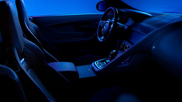 008_Jag_F-TYPE_24MY_Interior_048_111022