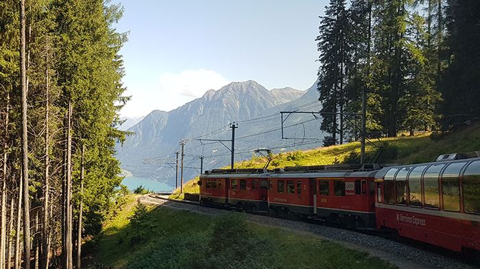 Vy från Bernina express i Schweiz.