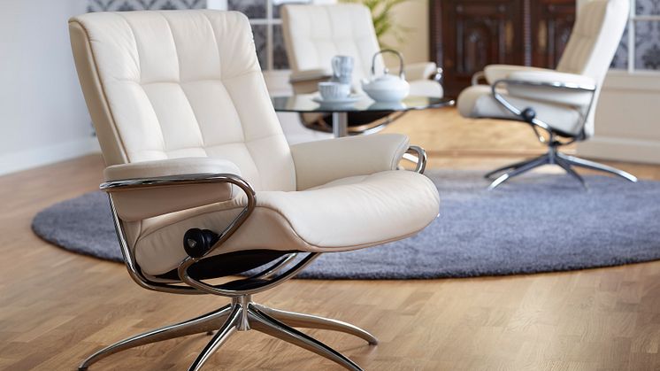 Stressless London hvilestol med lav rygg, vist i hud Paloma Vanilla