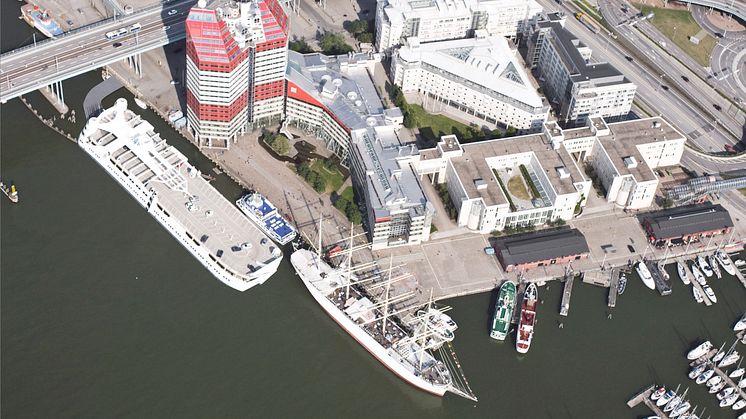 Här kommer P-arken få sitt nya hem på torsdag, granne med barken Viking. Montage: Norconsult