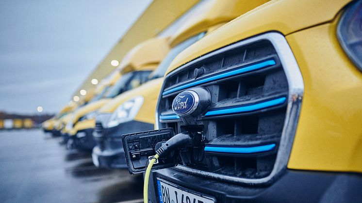 DPDHL Ford-E-Transit BoxVan (7)