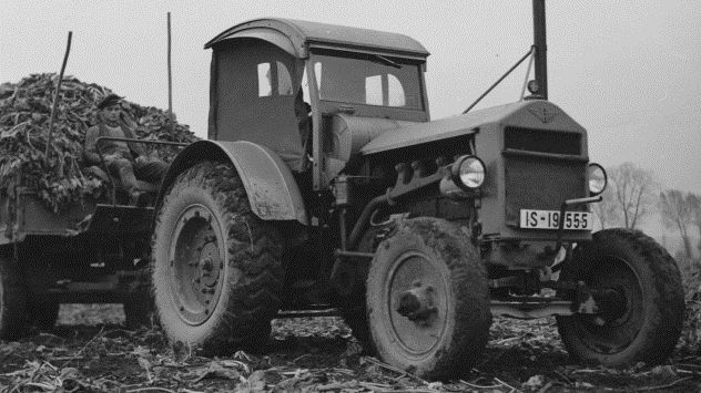 Suuren tarinan alku: 1928 Continental valmisti ensimmäisen T2 AS -ilmarenkaan. Maataloustraktorin rengas oli Euroopan ensimmäinen ilmarengas.