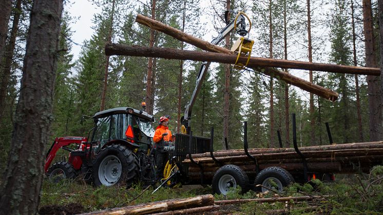 Trejon Multiforest vagn MF60 och vikkran V4300