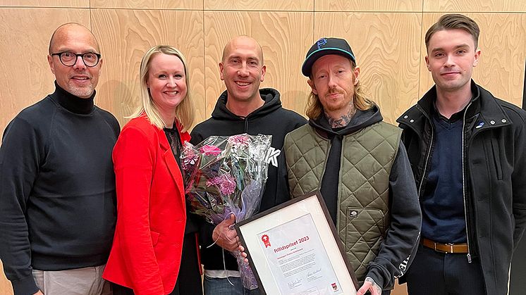 Från vänster: Ulf Wilnerzon Thörn (KD), Madelene Spinord Semenets (S), Daniel Schön och Daniel Nätterdal från Örebro Skateboard samt Oscar Lundmark (M).