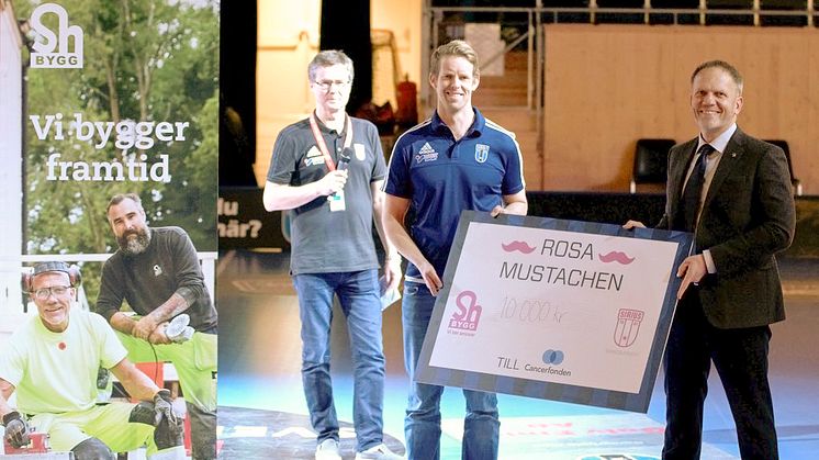 Magnus Lohe, marknads- och kommunikationschef på Sh bygg lämnar över Sh:s bidrag till Rosa mustaschen.