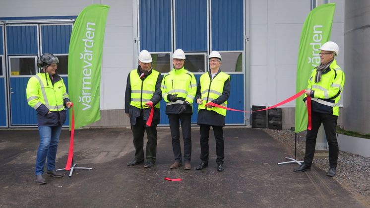 Fr.v. Anders Gustafsson (regionchef), Harry Bouveng (kommunstyrelsens ordförande), Anders Ericsson (VD), Cyril Thébault (platchef Nynas AB), Jonas Dyrke (projektledare)