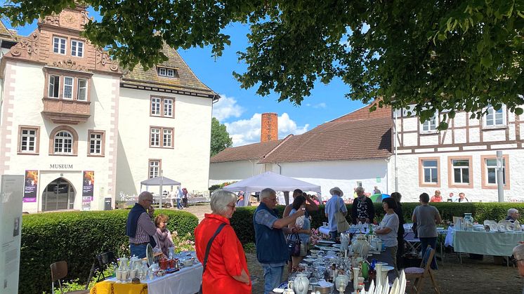 MUSEUM SCHLOSS FÜRSTENBERG Porzellanflohmarkt.jpg