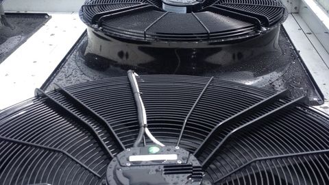 Byte av kylfläktar till HyBlade sänkte energiförbrukningen med 75% och ljudnivån med 15 dB(A)