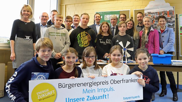 Am Freitag (31. Januar) ist der Startschuss für den Bürgerenergiepreis 2020 gefallen. Auftakt war in der Grund- und Mittelschule Hummeltal (Landkreis Bayreuth), einem der Vorjahressieger. Bewerbungsschluss ist der 29. Juni.