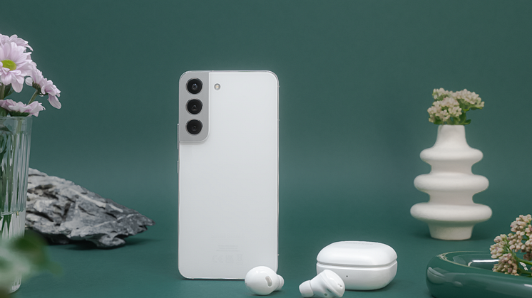SamsungAndHeadphones_rekonditionerad_refurbed.png