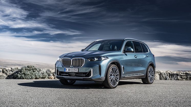 BMW X5 xDrive50e i farven Blue Ridge Mountain