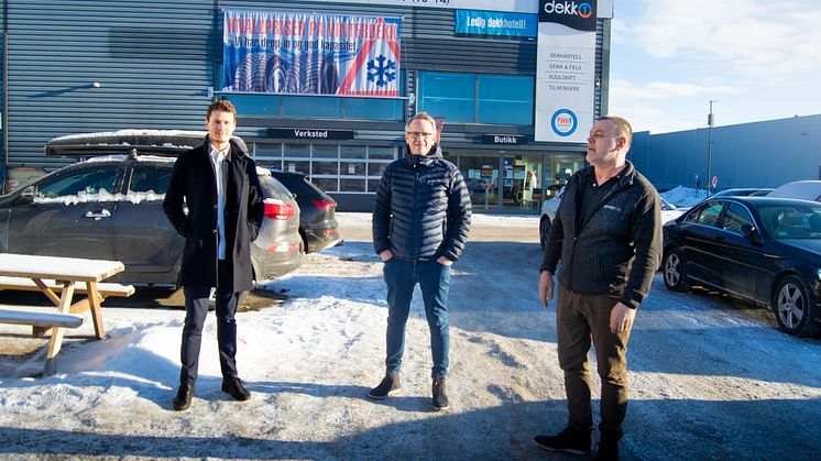 Salgssjef Roar Forfang i R. Bergersen Sikkerhet & Design AS i midten, her sammen med Kris Riise (til venstre) – grunder og daglig leder i Unloc, og Frode Aarsby - eier og daglig leder i Aarsby Bil.