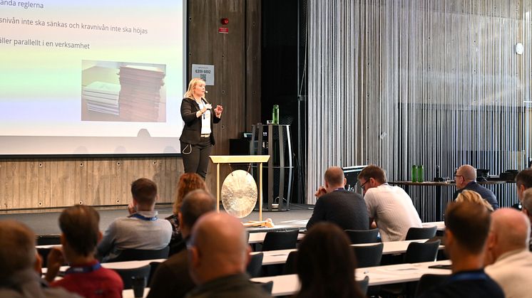 Flera medarbetare från Kiwa föreläste. På bilden Sanna Sandkvist från företagets kvalitetsavdelning.