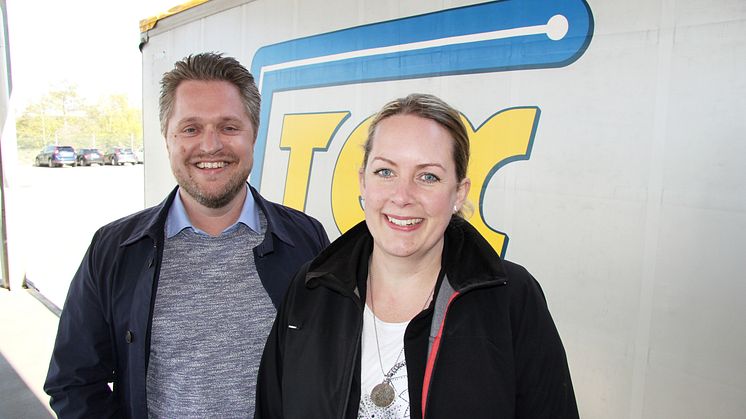 Jerry Nilsson, affärsområdeschef sjö & flyg på NTEX tillsammans med Camilla Unosson. 