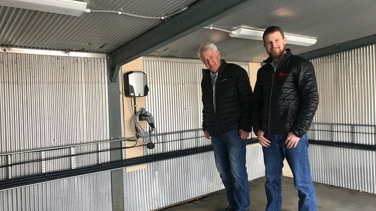 Jan Grimmefält, ordförande i Samfällighetsföreningen Bolet och Patrick Antonsson, teknikchef på Elinväst AB
