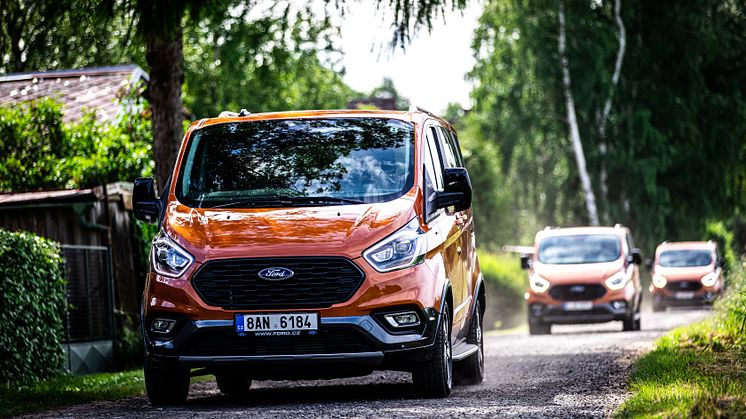 Novináři a další hosté se mohli na akci blíže seznámit s užitkovými vozy Ford Transit Trail, Ford Transit Custom Trail a Ford Tourneo Custom Active.