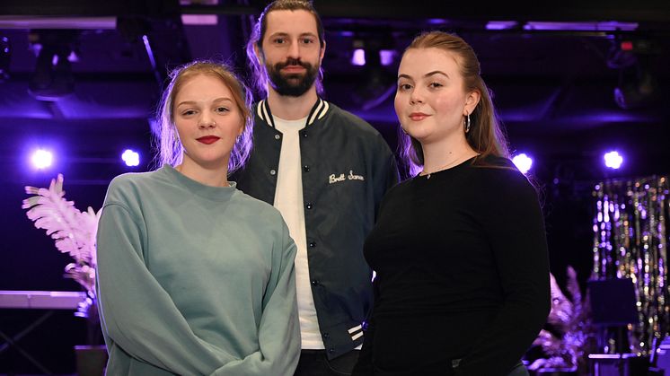 Engla Haas och Mathilde Refsbäck Pontvik arrangerar festivalen med stöttning av Elias Rehnman, fritidsledare på Magasinet.