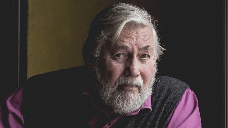 Tor Åge Bringsværd utvider virkeligheten - et intervju
