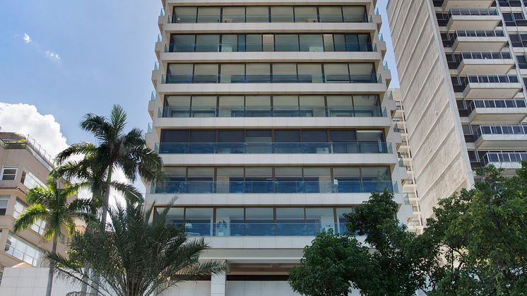 Cap Ferrat är en ikonisk bostadsbyggnad i Rio de Janeiro. Byggd 1976, med en yta på 2000 m2 och är 20 våningar högt. 