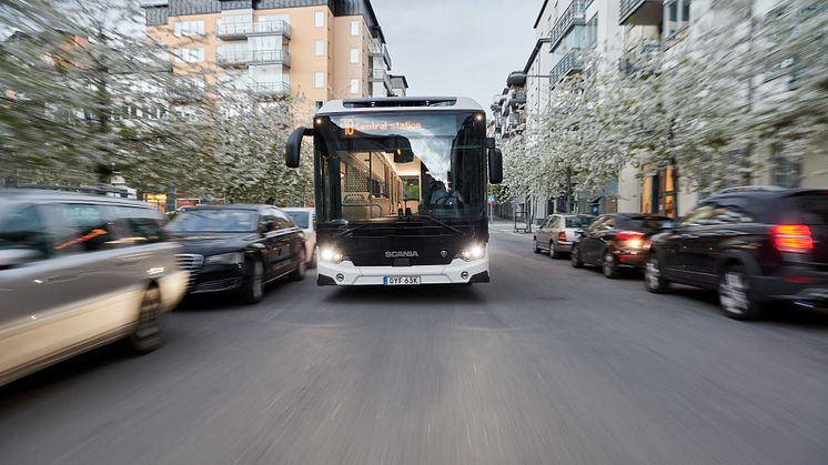 Die neue Generation der Scania Linien- und Reisebusse bietet einen ergonomischeren Fahrerplatz.