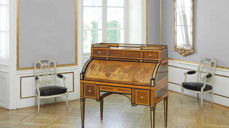 David Roentgen: Louis XVI gilt bronze bureau. C. 1780. Estimate: € 135,000-200,000