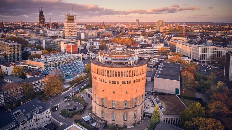 Die Baustoffbranche trifft sich 2022 im Wasserturm Hotel Cologne! Im Fokus stehen neue Trends am Bau und die Auswirkungen für Baustoff-Fachhandel und -Industrie. Foto: Wassertum Hotel Cologne