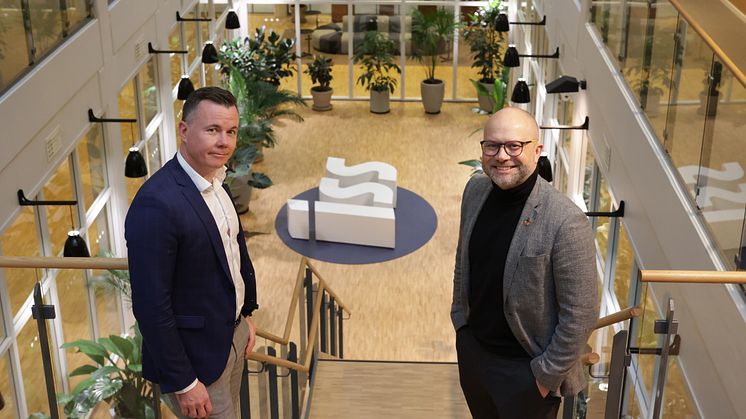 Fra venstre Erik Ladegård, Head of IT Operations i ISS Facility Services og Forretningsutvikler og avtale-ansvarlig Thomas Nilsen i Canon Norge.