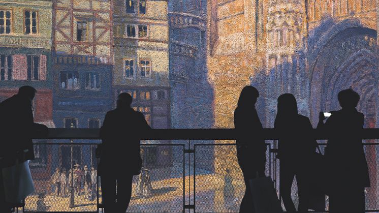 Besuchergruppe auf dem Besucherturm des Panoramas "DIE KATHEDRALE VON MONET" - Foto: asisi 