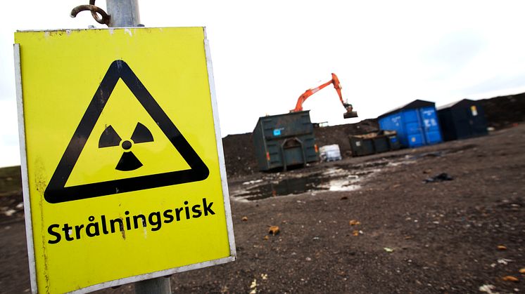 På Sysavs särskilda mellanlagring förvaras det radioaktiva avfallet tills radioaktiviteten har klingat av.
