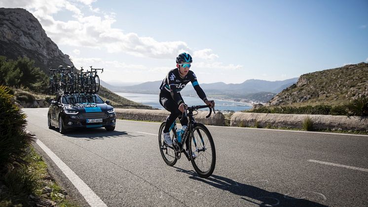 A Ford bejelenti együttműködési szándékát a Team Sky csapattal; a vállalat lesz az elit kerékpárcsapat exkluzív autó- és haszongépjármű-szállítója