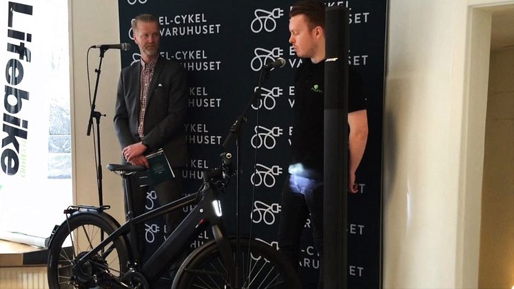 Presentation Stromer ST2. Jakob Florell, försäljningsansvarig elfordon på KGK visar en av marknadens häftigaste elcyklar.
