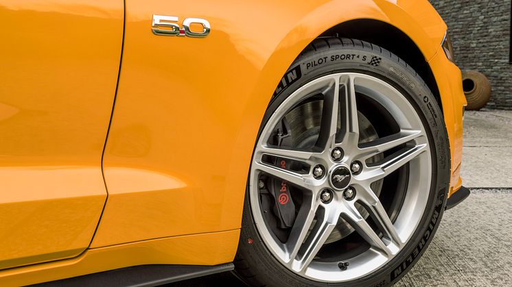 FORD MUSTANG 2017 (37)