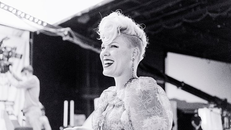 P!NK aktuell med nya singeln ”All I Know So Far” samt ny dokumentär och ett livealbum som släpps på fredag