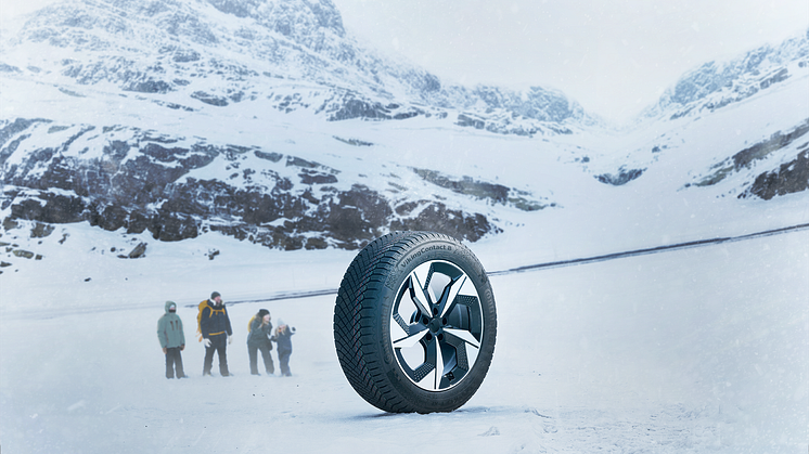 VC8_Snowshoeing - Product Shot. Story copy