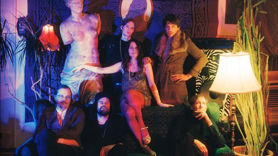 Tillfällig mötesplats för byrackor: Michele Collins & Timo Lundgren
