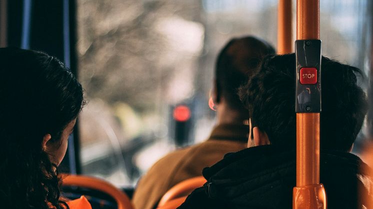 Slut på reklam för fossila bränslen och onlinecasino i kollektivtrafiken
