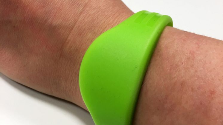Armband med inbyggd droppe.