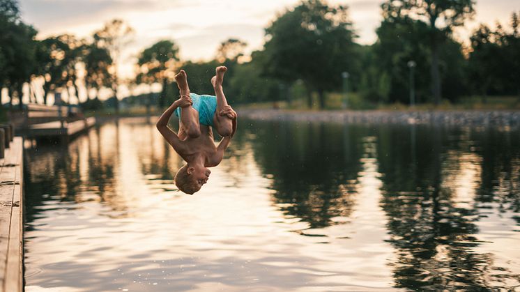 Få sparar in på sommarsemestern – var fjärde beredd att spendera mer än vanligt