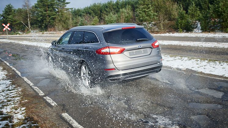 Ford hjälper bilförare upptäcka potthål med hjälp av crowdsourcing-teknologi.