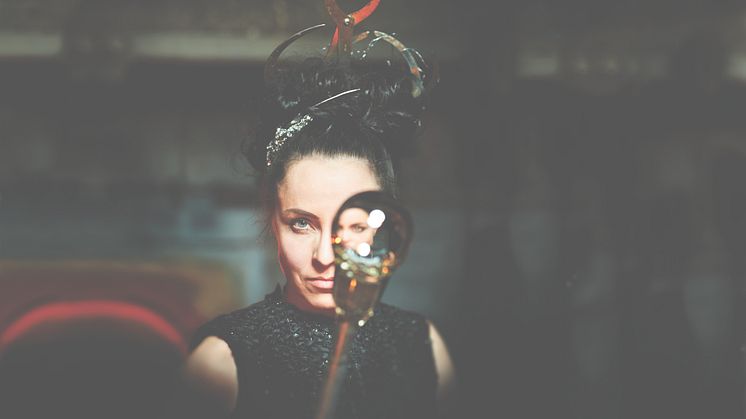 Black Madonna – glas, cirkus, stråkar
