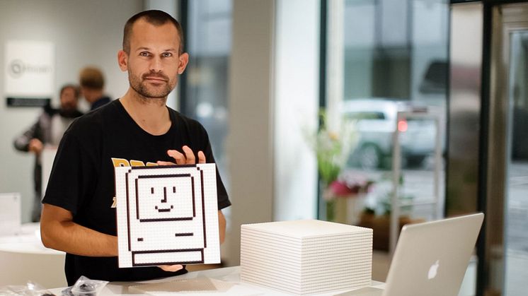 Macforum auktionerar ut Stefan Holms Apple-ikoner i Lego för välgörenhet