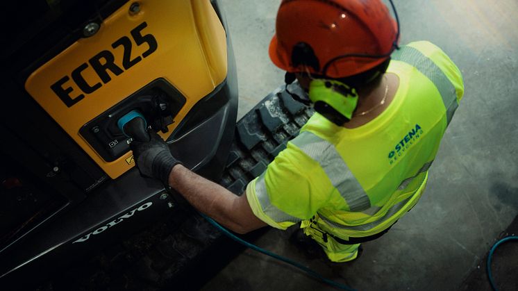 Laddning av ECR25 Electric hos Stena Recycling